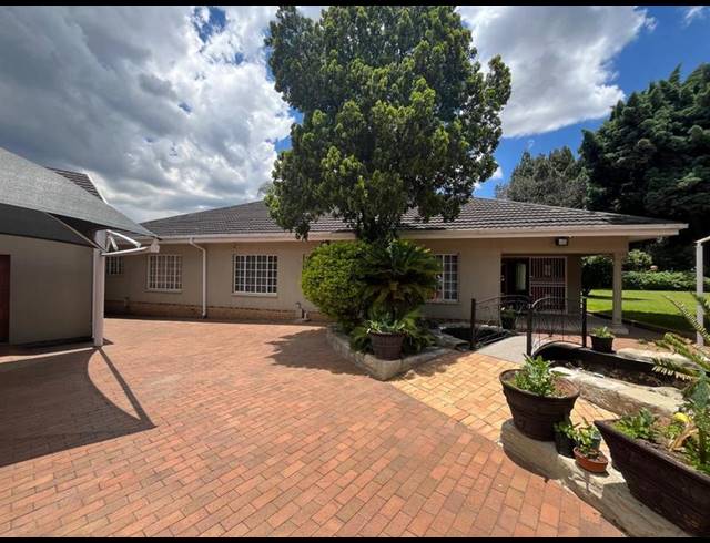 5 BEDROOM HOUSE FOR SALE IN WEBBER